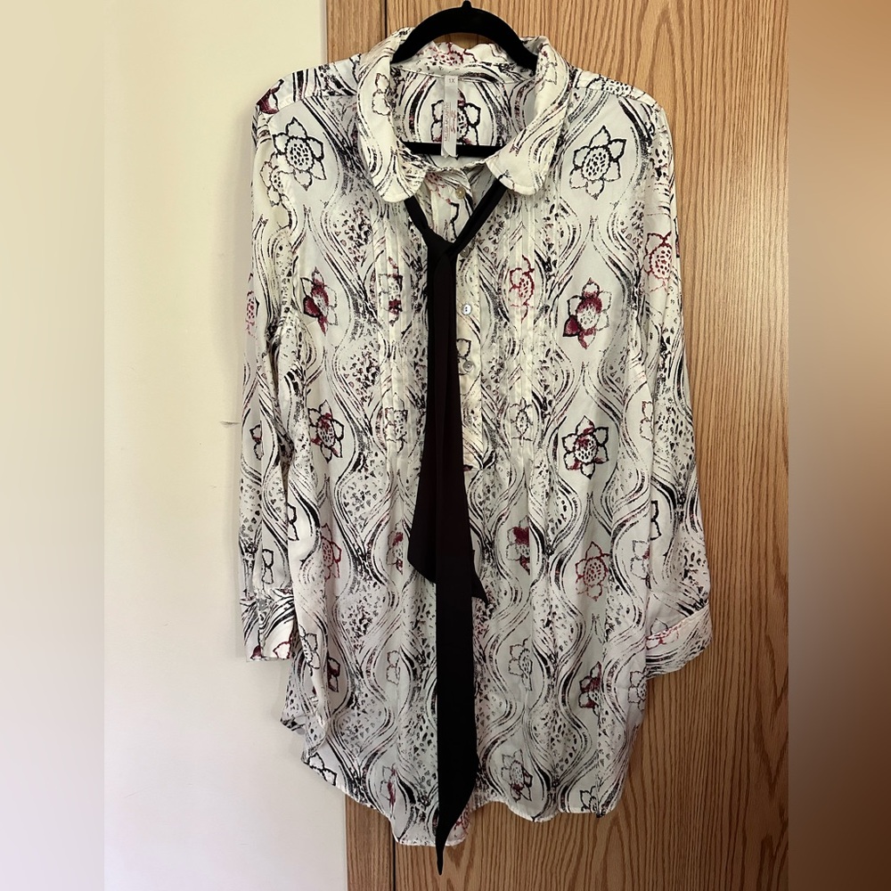 Melissa McCarthy blouse 1X, EUC button up 3/4 sleeves removable tie